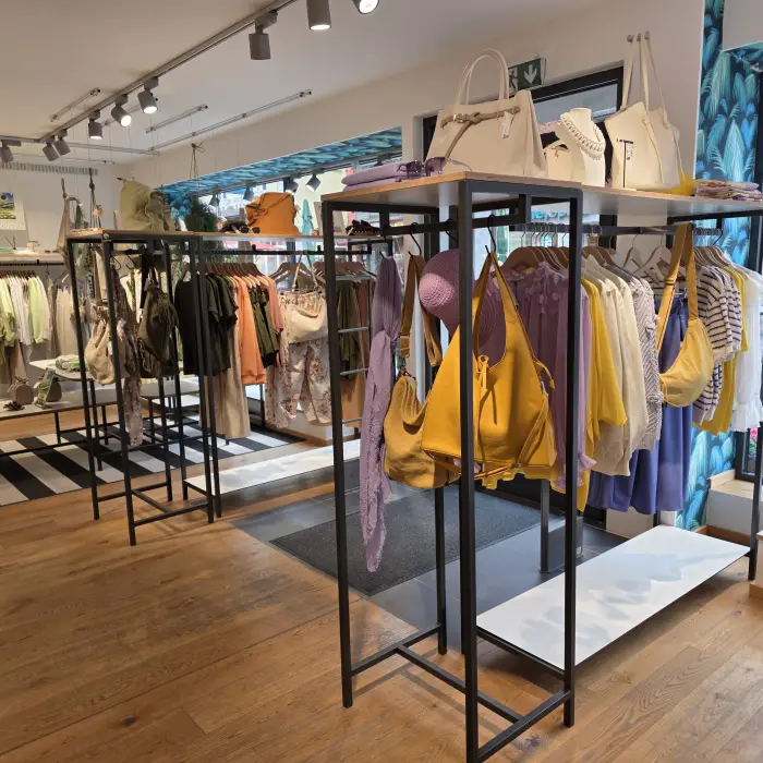 Moderne Damenmode bei JUNA Woman in Heidenheim