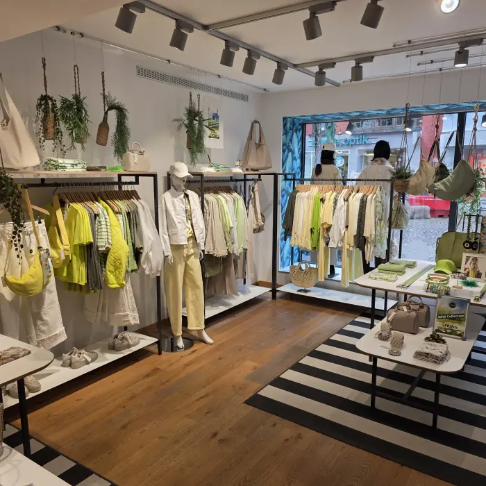 Moderne Damenmode bei JUNA Woman in Heidenheim